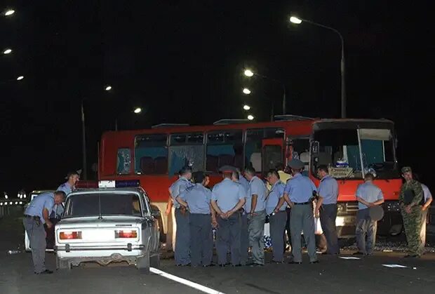 1988 год орджоникидзе захват автобуса. Теракт в Минеральных Водах 2001. Минеральные воды захват заложников автобус. Захват автобуса в Минеральных Водах 1994. Теракт в Минеральных Водах (1994).