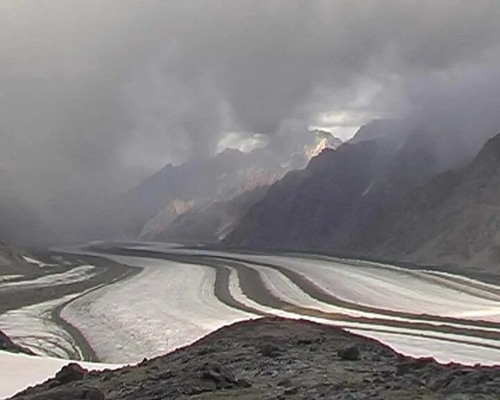 лагерь в горах в бишкеке. памир центр. пик карпинского памир. поселок чаршанга. каахка туркмения.
