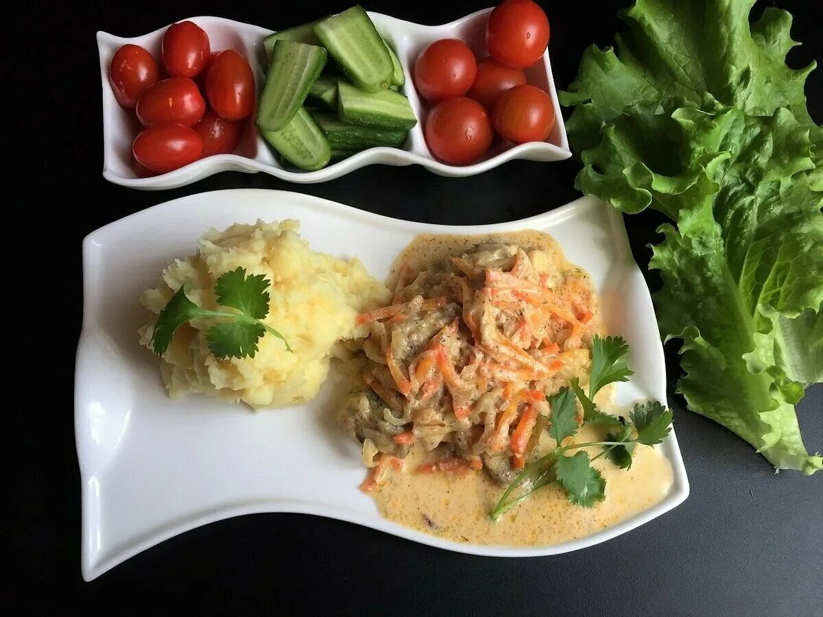 Какой гарнир к минтаю. Гарнир к рыбе жареной. Рыба с жареным картофелем. Киноа с тунцом. Какой гарнир к минтаю.