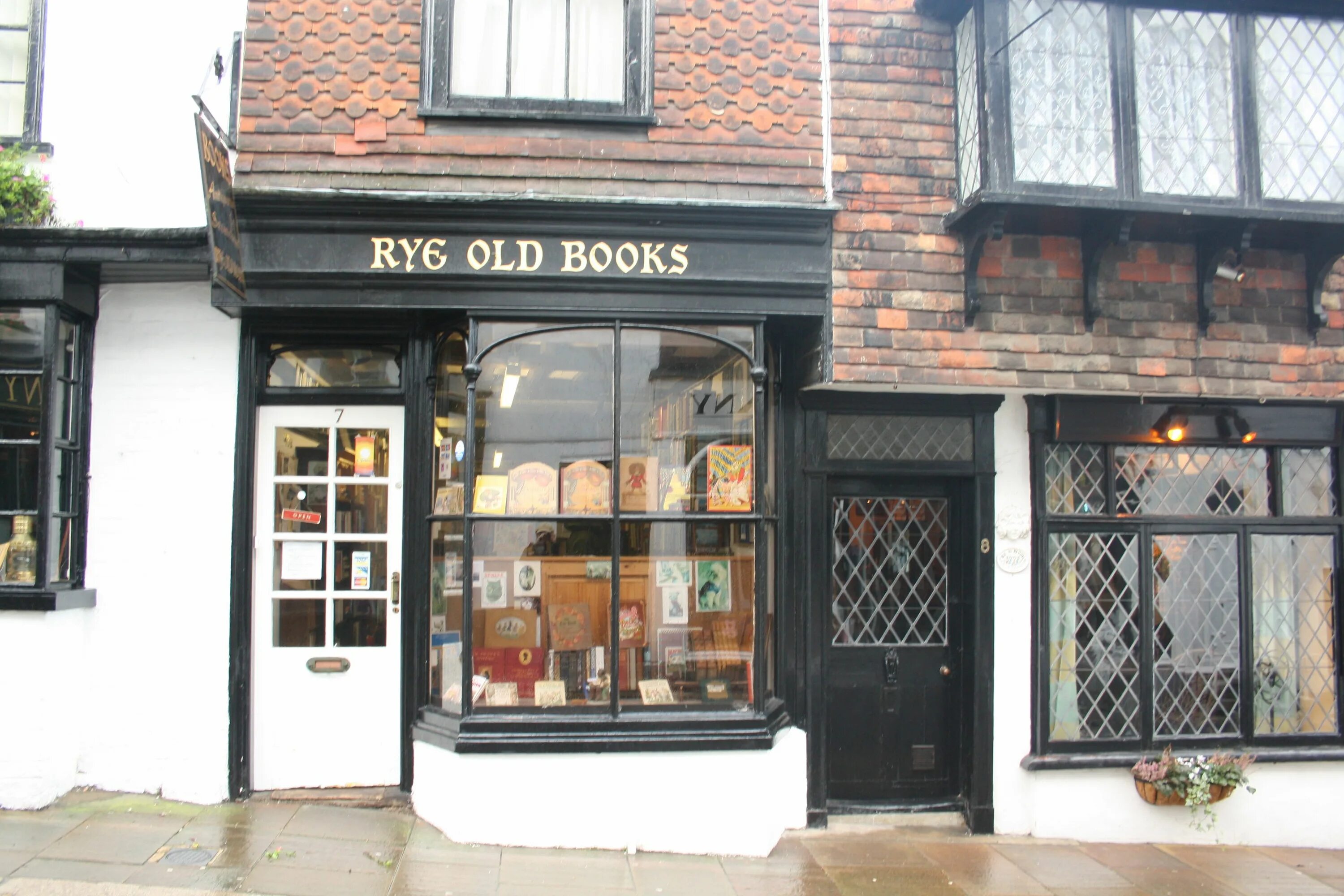 The Bookshop in England. Олд шоп. Small shops. Shops in England.