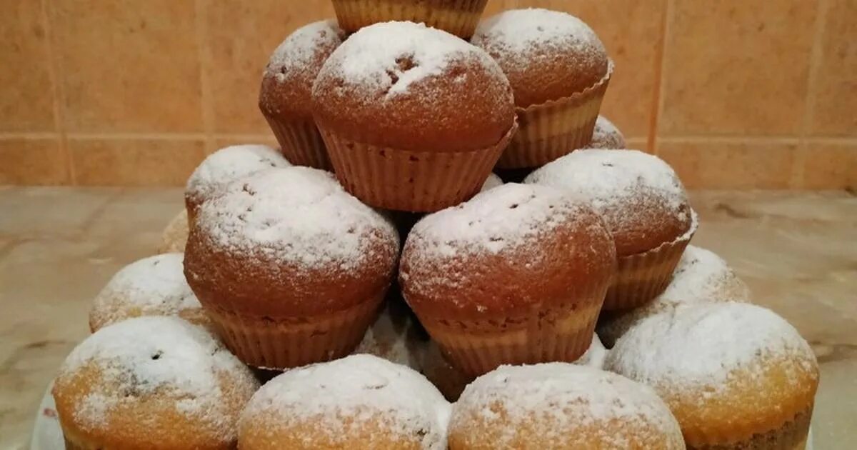 Рецепт пышных кексов на кефире. Пышные кексики на кефире. маффины на кефире. воздушный кекс. кекс на кислом кефире.