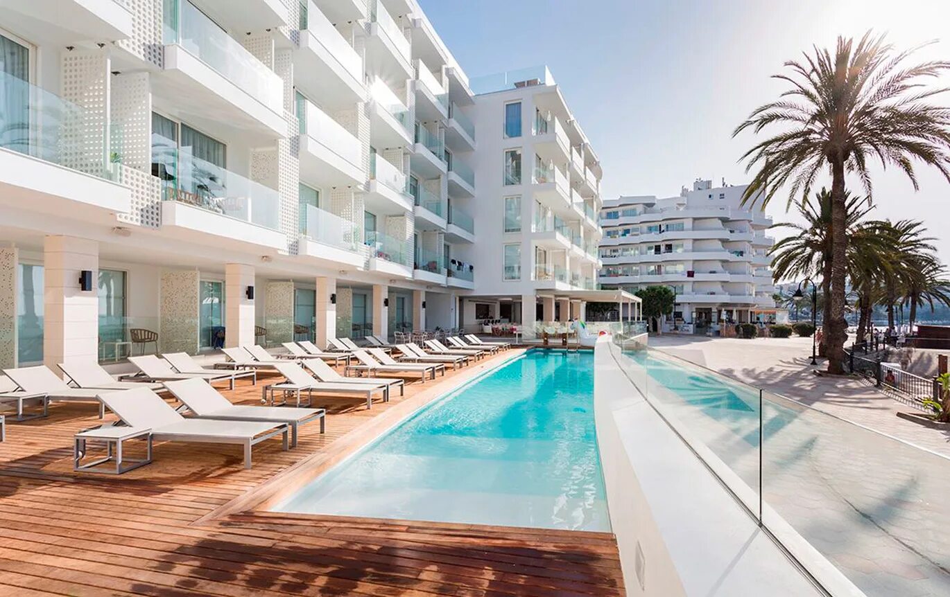 One Ibiza Suites 5. Ria suites