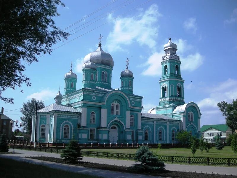 Ровеньки область. Свято Троицкий собор Ровеньки Белгородская область. Троицкий храм Ровеньки Белгородская область. Троицкий храм в Ровеньках Белгородской. Ровеньский храм Белгородская область.