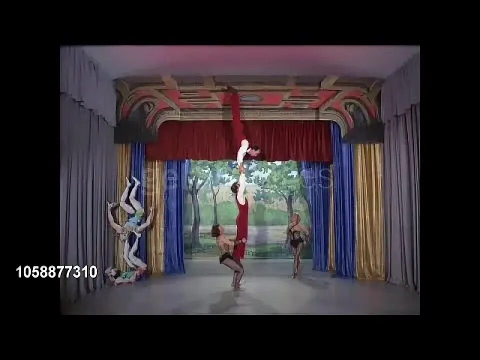 Lift carry Circus. Lift carry Circus Acrobats. Лифт и Керри цирк. Лифт и керри