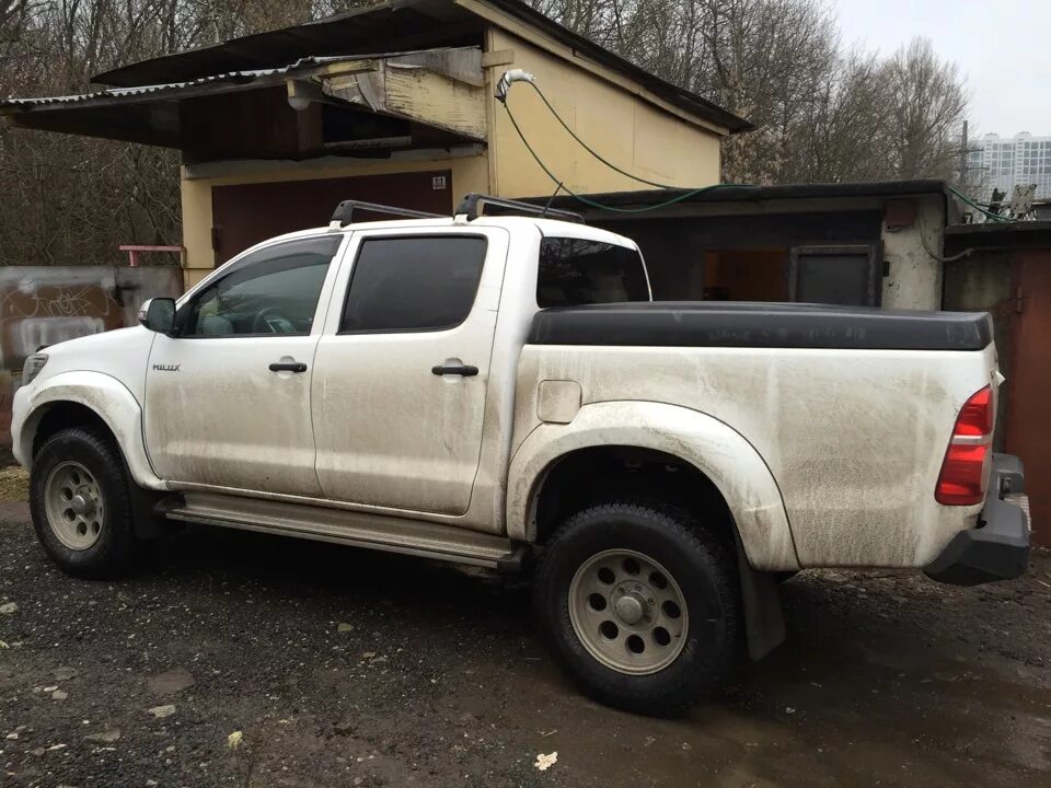 Полный привод хайлюкс. Дуга в кузов Toyota Hilux 2021. Тойота Хайлюкс инкассаторский. Дуга в кузов Toyota Hilux 2000 год. Крышка кузова Hilux Adventure.