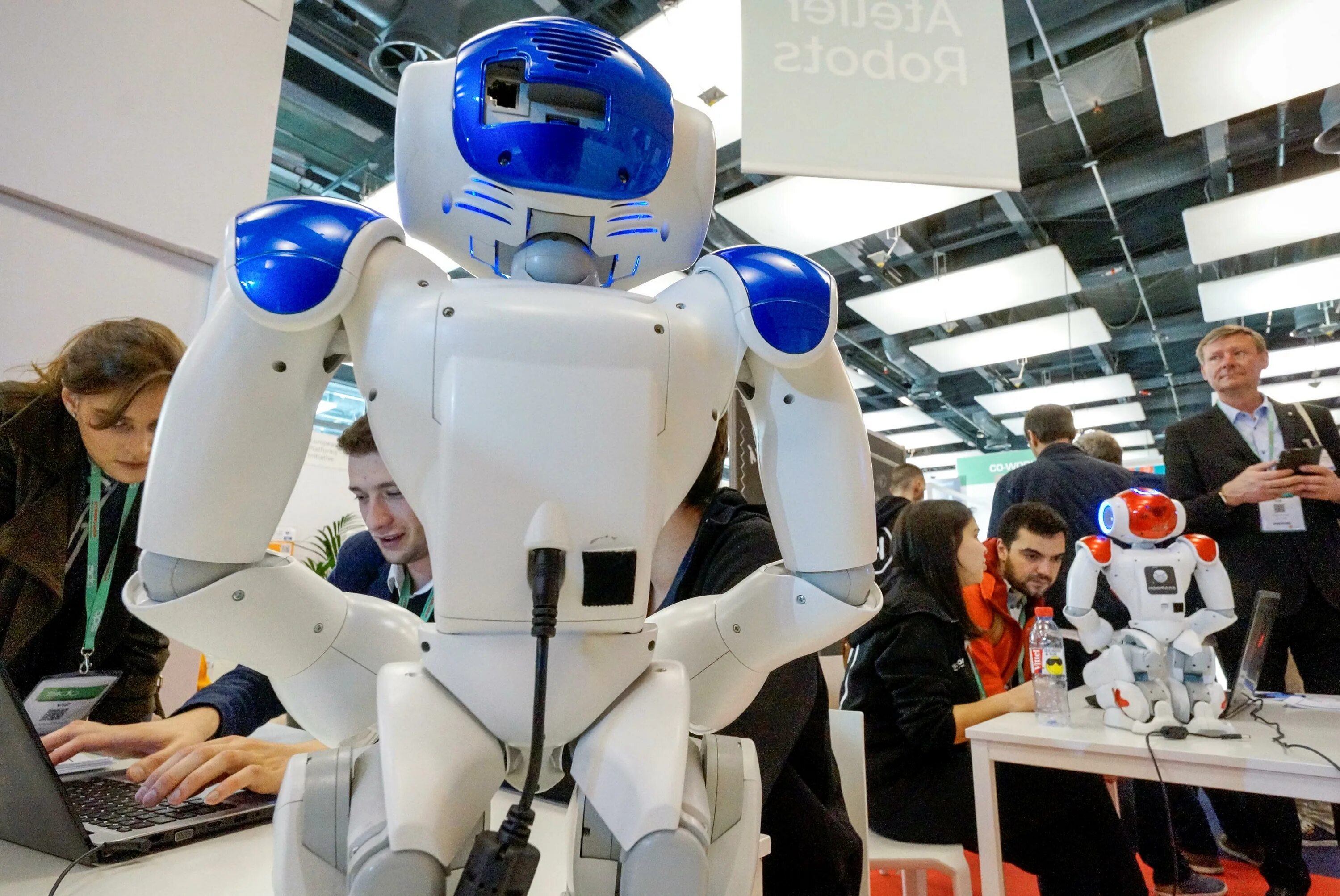 Робот по технологии. Роботы будущего. роботы в будущем. современные роботы будущего. роботы в нашей жизни.