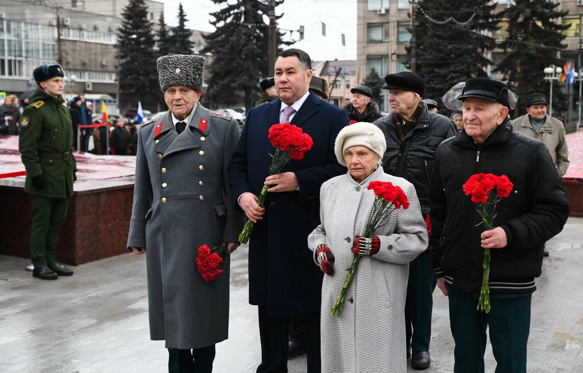 Победа 23 декабря. Освобождение города Калинина от немецко-фашистских захватчиков. Возложение цветов у обелиска Победы в Твери. Возложение цветов у стелы город воинской славы в Твери 23.02.23. День освобождения Калинина возложение цветов у обелиска.