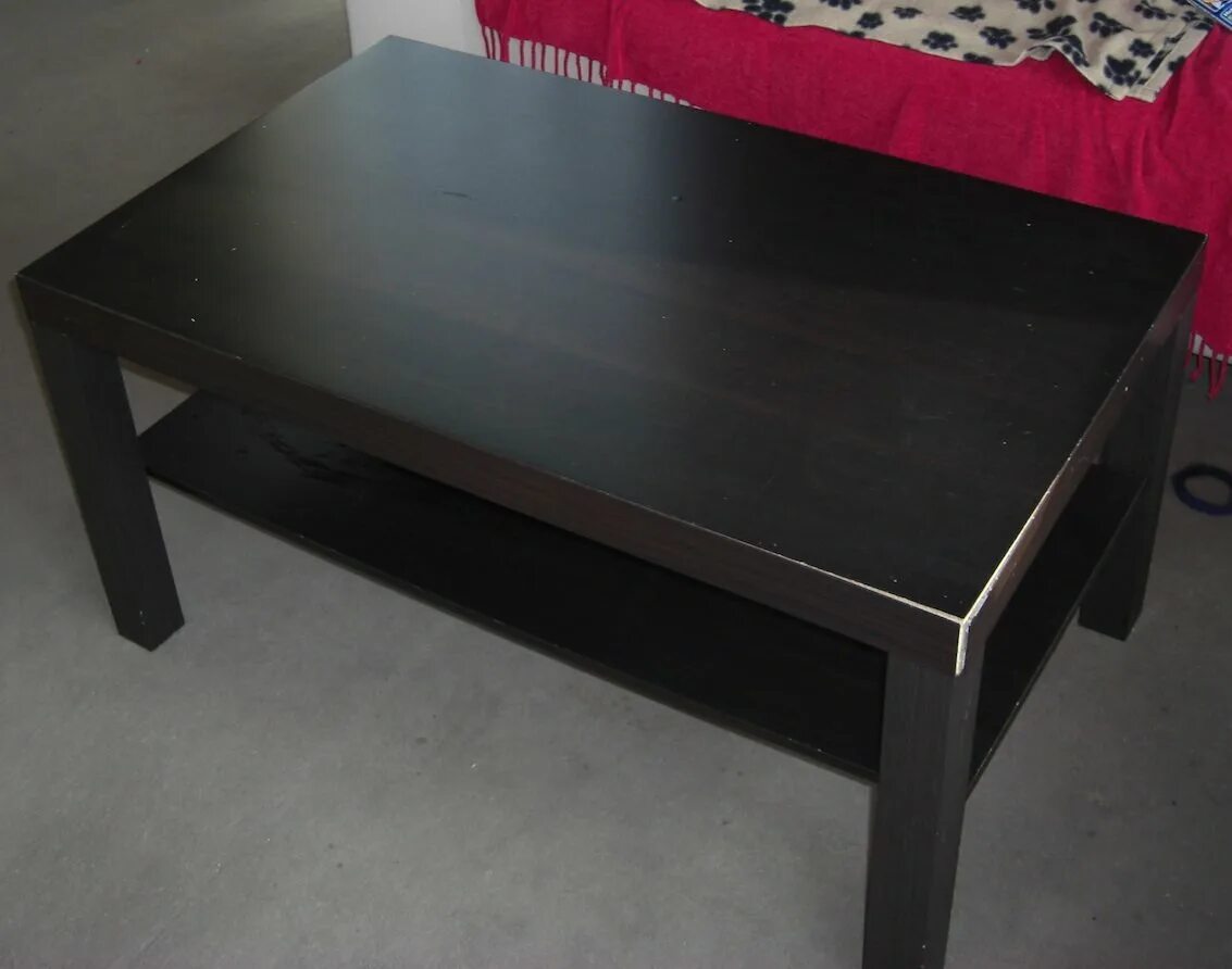 Как сделать черный стол. Как сделать черный стол. Туалетный столик 60 см черный. Shake design журнальный стол негро. Деревянная вставка на бетонном столе заплатка.