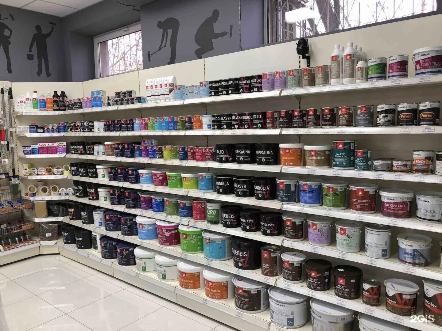 Магазин красок. Магазин лакокрасочных материалов. Ассортимент краски в магазине. Магазин лакокраски.