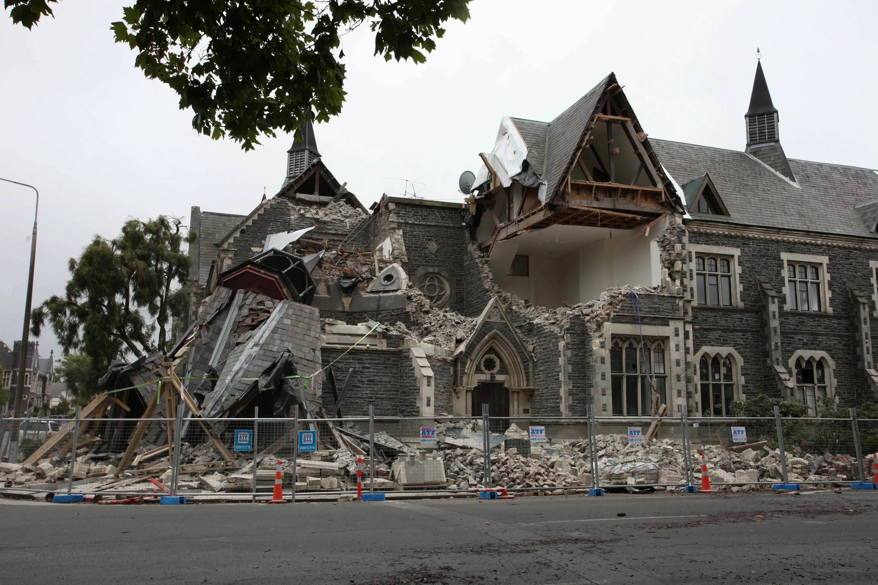 Часто землетрясение. Землетрясение в Крайстчерче (июнь 2011). Землетрясение в новой Зеландии 2011. Новая Зеландия землетрясение. Крайстчерч землетрясение.