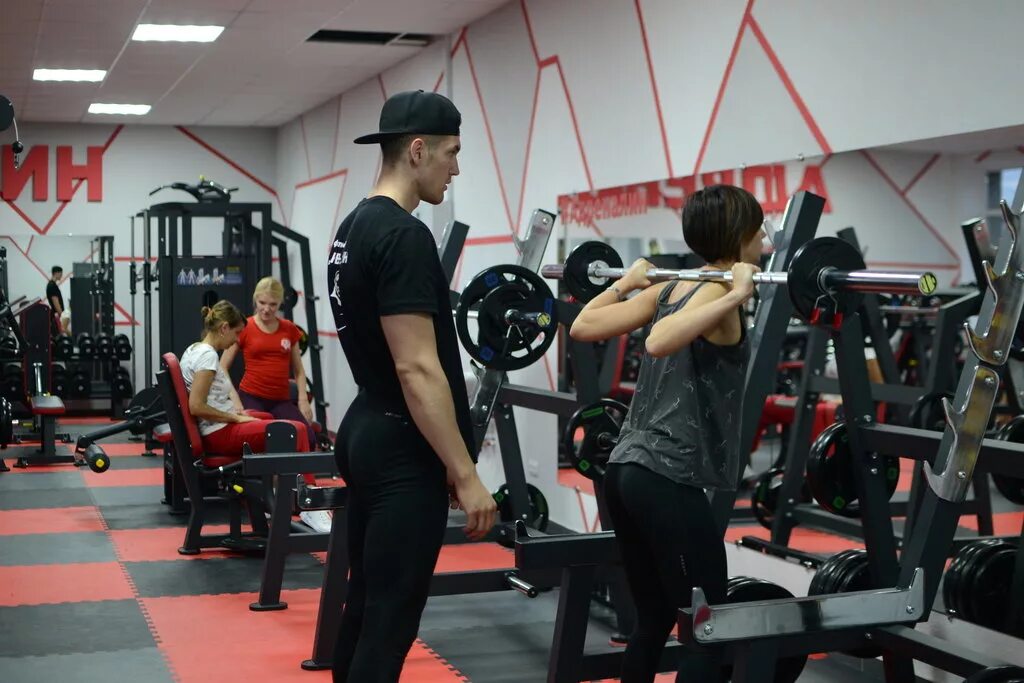 Спортзал адреналин майкоп. Адреналин тренажерный зал. Фитнес центр. Фитнес центр адреналин курск. Адреналин тренажерный зал.