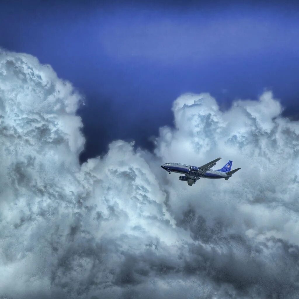 Самолет в облаках. Stol самолет. Боинг против аэробуса. When a is the angle between the z-axis and the plane x+2y+3z=2. Самолет в облаках.