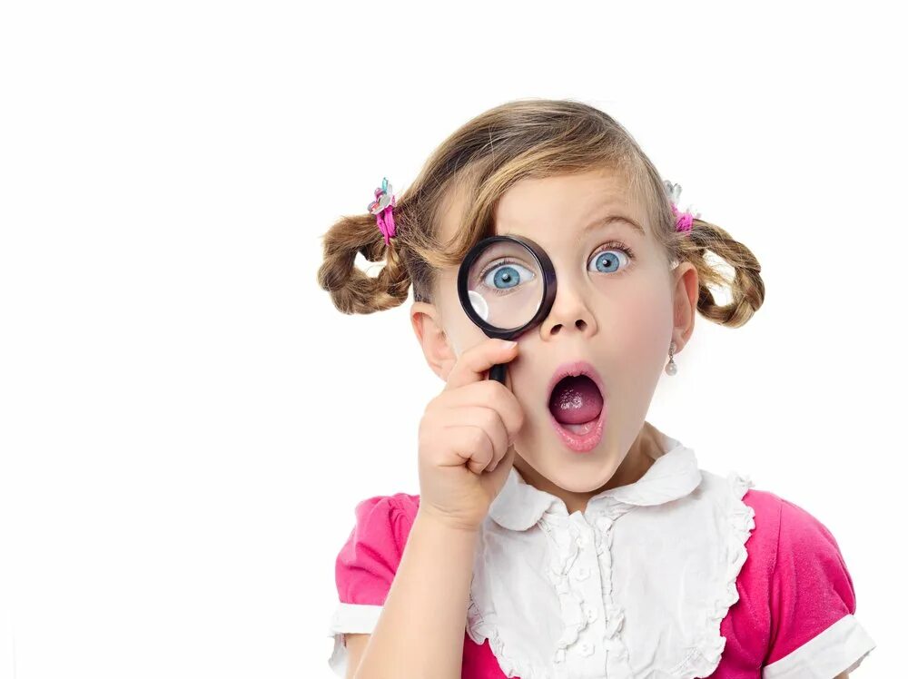 Удивленная девушка с телефоном. Женщина очень удивлена. Любопытная девушка. Глаз через лупу. Удивляющие штуки.