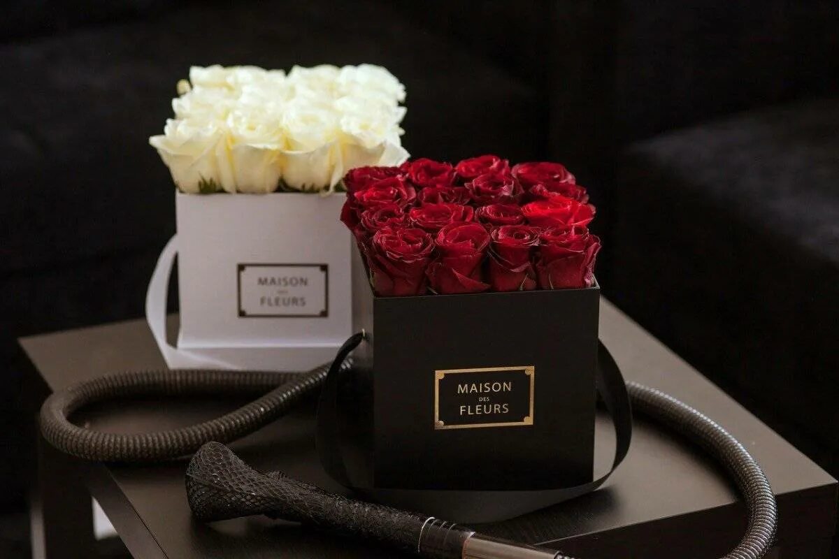 Розы в коробке. Роскошные подарки для женщин. Подарочная коробка с цветами.