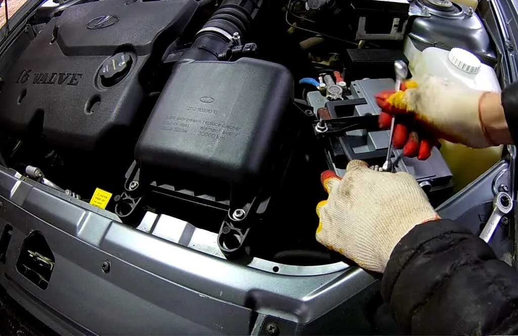 Как снять кожух аккумулятора Установка кожуха АКБ Renault Megane III, 1,6 л, 2014 года стайлинг DRIVE2