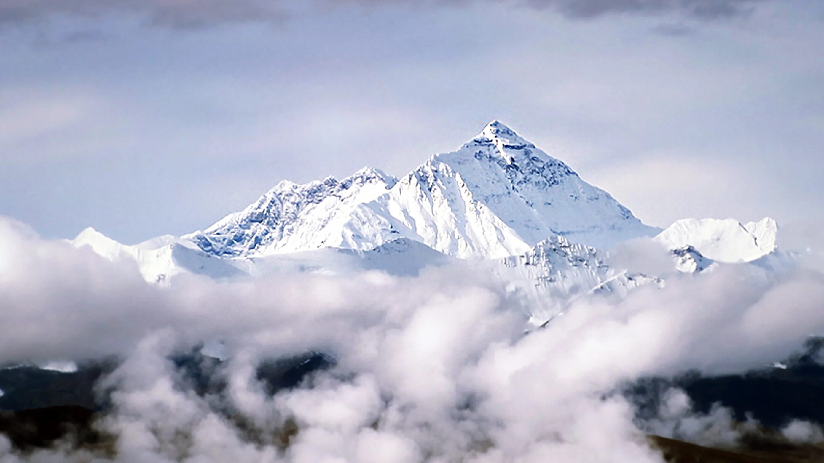 Гора Эверест(Джомолунгма). Гималаи Эверест. Гора Эверест 8848 метров. Джомо. Маунт эверест