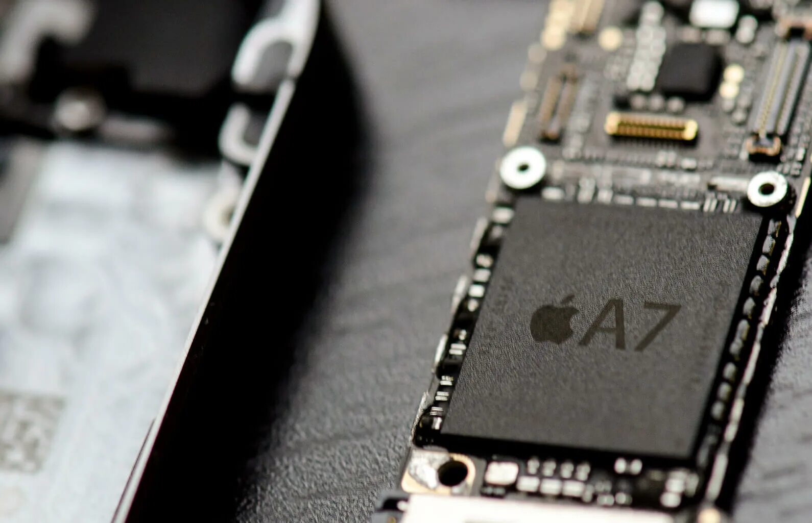 Какой процессор в айфон. Apple a7 процессор. iphone 5s процессор. процессор айфон 5s. процессор айфон 5.