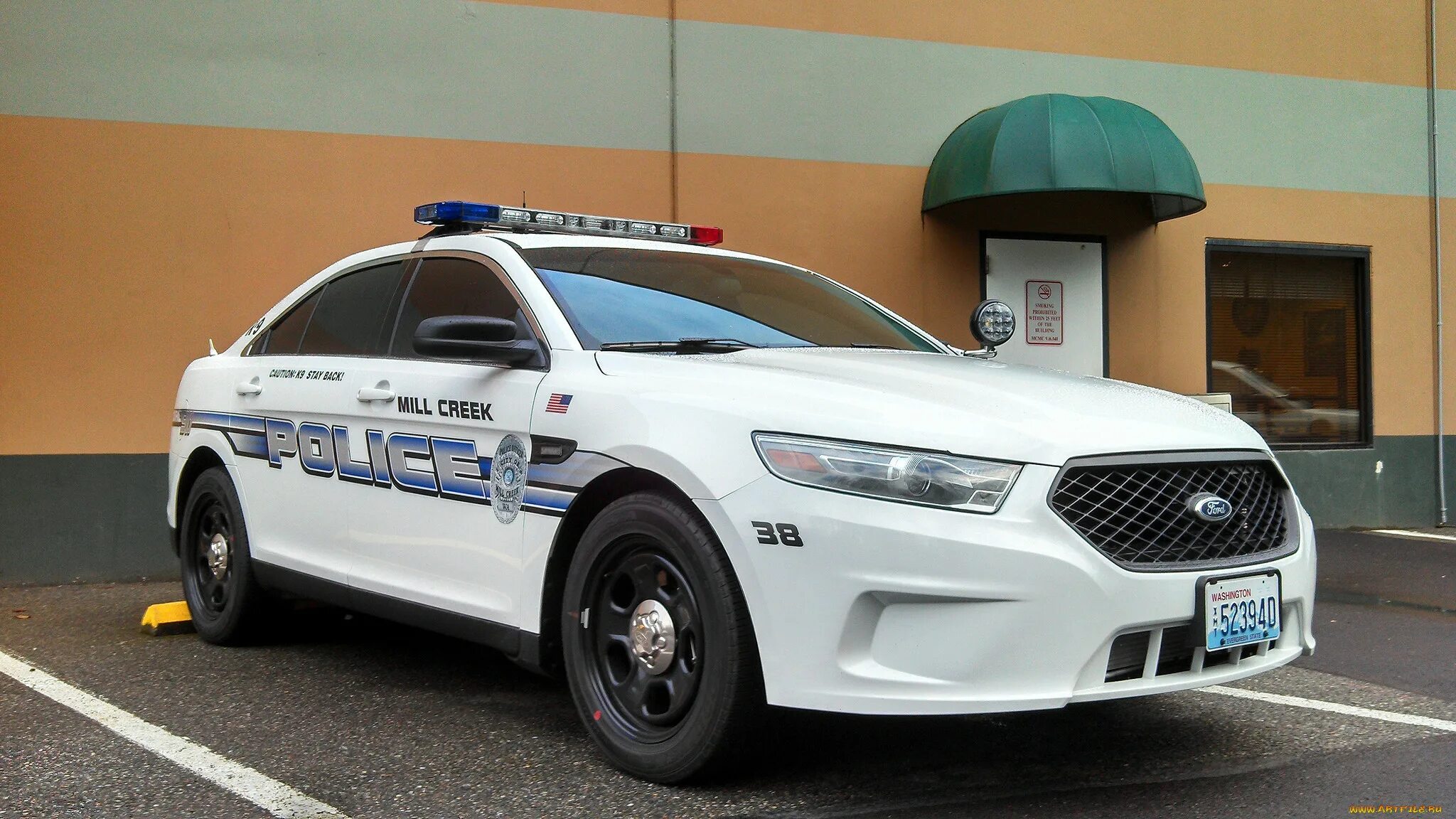 Полицейская машина 7 букв. Ford Police Interceptor sedan. Ford Police Interceptor 2014. Ford Interceptor Police седан. Ford Police Interceptor 2009.