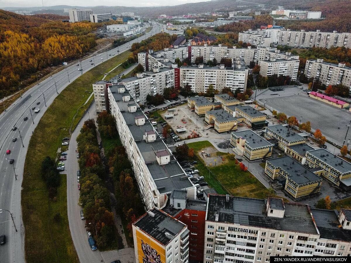 305 микрорайон мурманск. Улица великая великий новгород. Мурманск кольский проспект. Длинный дом в мурманске. 305 микрорайон мурманск.