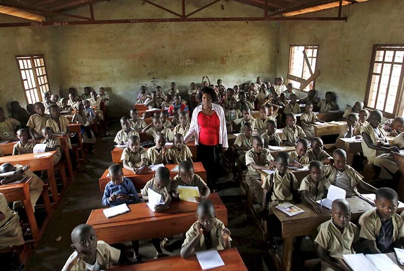 Учитель в школе. Урок. Уроки первого сентября. Ученица 1 класса. Самая страшная школа в мире.