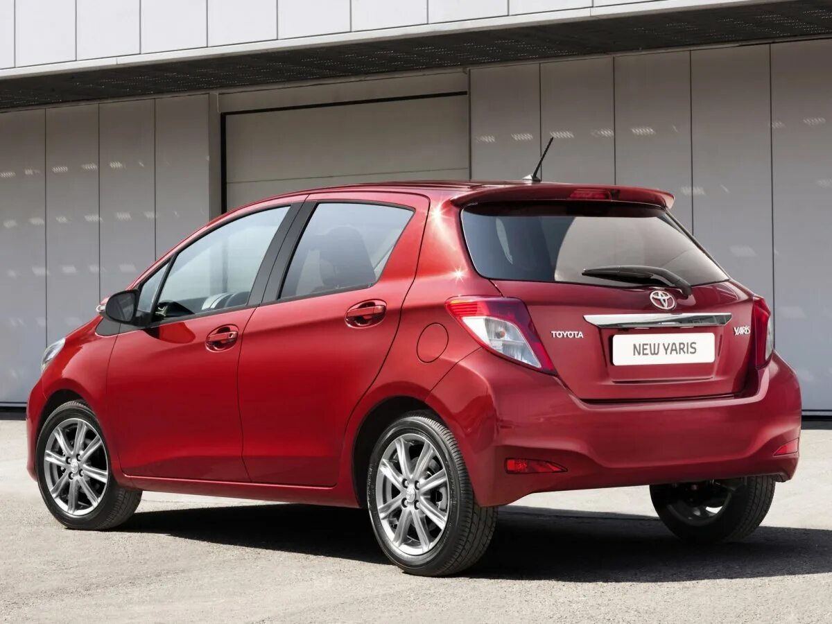 Покажи марки тойоты. Toyota Yaris 1. Toyota Yaris 2014. Toyota Yaris 2012. Toyota Yaris 5door.