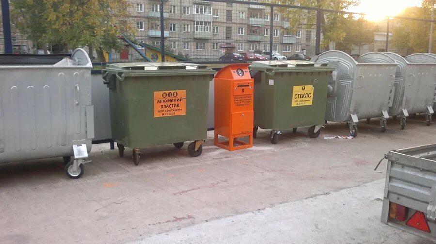 Мусорные контейнеры ярославль. Мусорные контейнеры ярославль. Контейнерная площадка маф-7 (13901). Мусорные баки хартия ярославль. Мусорные контейнеры ярославль.