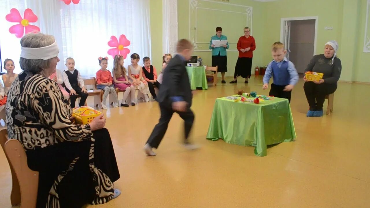 Бабушка на утреннике в детском саду. Игры на утреннике с бабушками. игры с бабушками в детском саду на празднике.