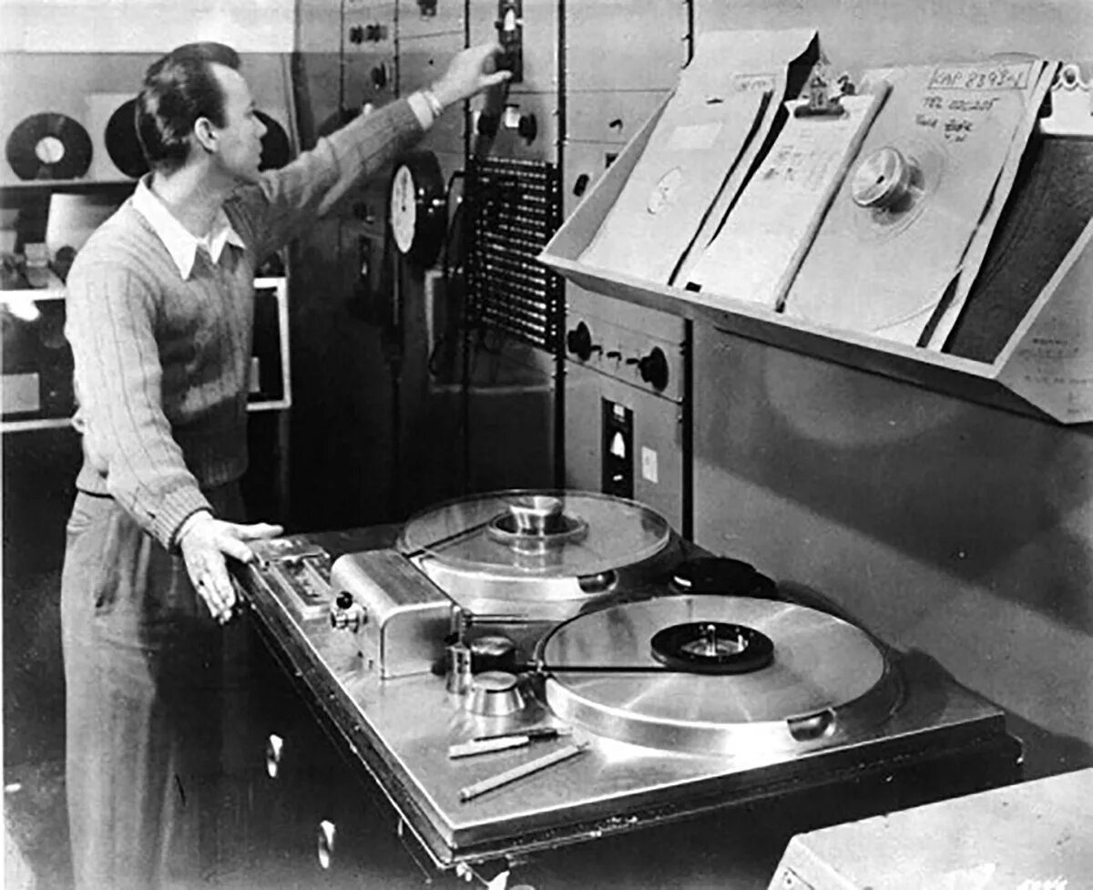 Ampex а200. Магнитофон Ампекс. Ampex VR-1000 первый видеомагнитофон. Ampex Corp 1958.