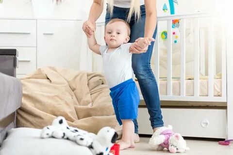 Мальчик начинает рано ходить