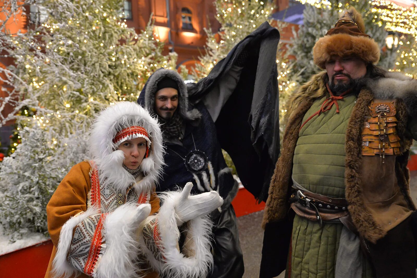 Енисейск ледяной рождественский вертеп 2023. Путешествие в рождество фестиваль в россии. Вертеп рождественский новогодний. Новогоднее шоу иллюзий. Магия рождества якутск.