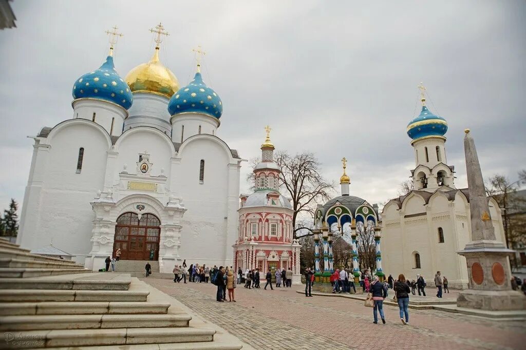 Сергиев посад вк. Троице-Сергиева Лавра. Сергиев Посад, Московская область. Троице-Сергиева Лавра главный монастырь России. Город Сергиев Посад достопримечательности Троице Сергиева Лавра. Да примечательности города Сергиев Посад.