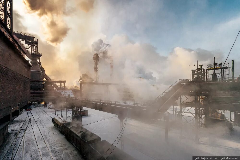 Завод челябинск производство. Челябинский металлургический комбинат. Металлургический завод Челябинск. Комбинаты черной металлургии Челябинск. Сталелитейный завод Челябинск.