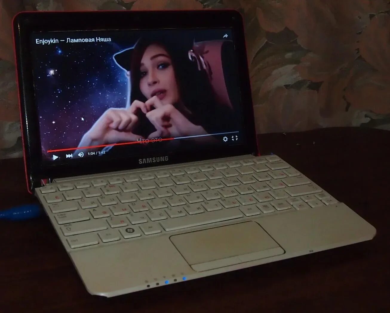 Ноутбук с диагональю 10 дюймов. Нетбук Samsung диагональ. Ноутбук с диагональю 21. Самый большой ноутбук диагональ.