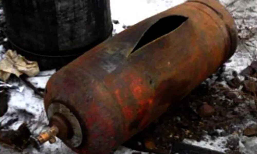Разгерметизация газового баллона. Раздутый газовый баллон. Опасный газовый баллон. Газовый баллон пропан ржавый. Взорвался газовый баллон.