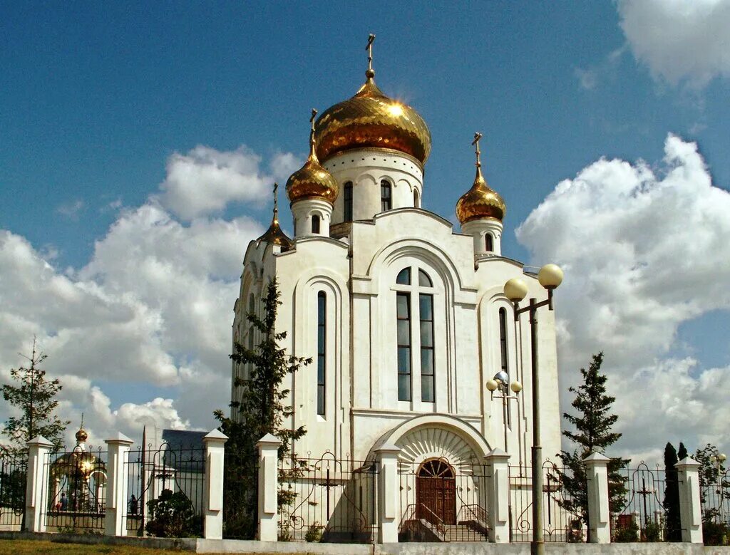 Храм Рождества Христова старый Оскол. Свято-Троицкий храм (старый Оскол). Церковь Сергия Радонежского город Белгород. Храм Рождества Предтечи старый Оскол. Святые старого оскола