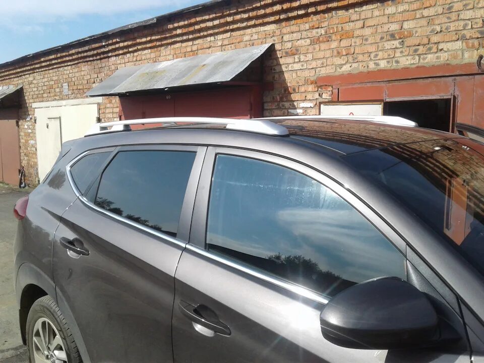 Рейлинги хендай туксон. Багажник на крышу хендай туксон 2021. Багажник на крышу hyundai tucson 2007. Рейлинги туксон 2004 года. Рейлинги туксон.