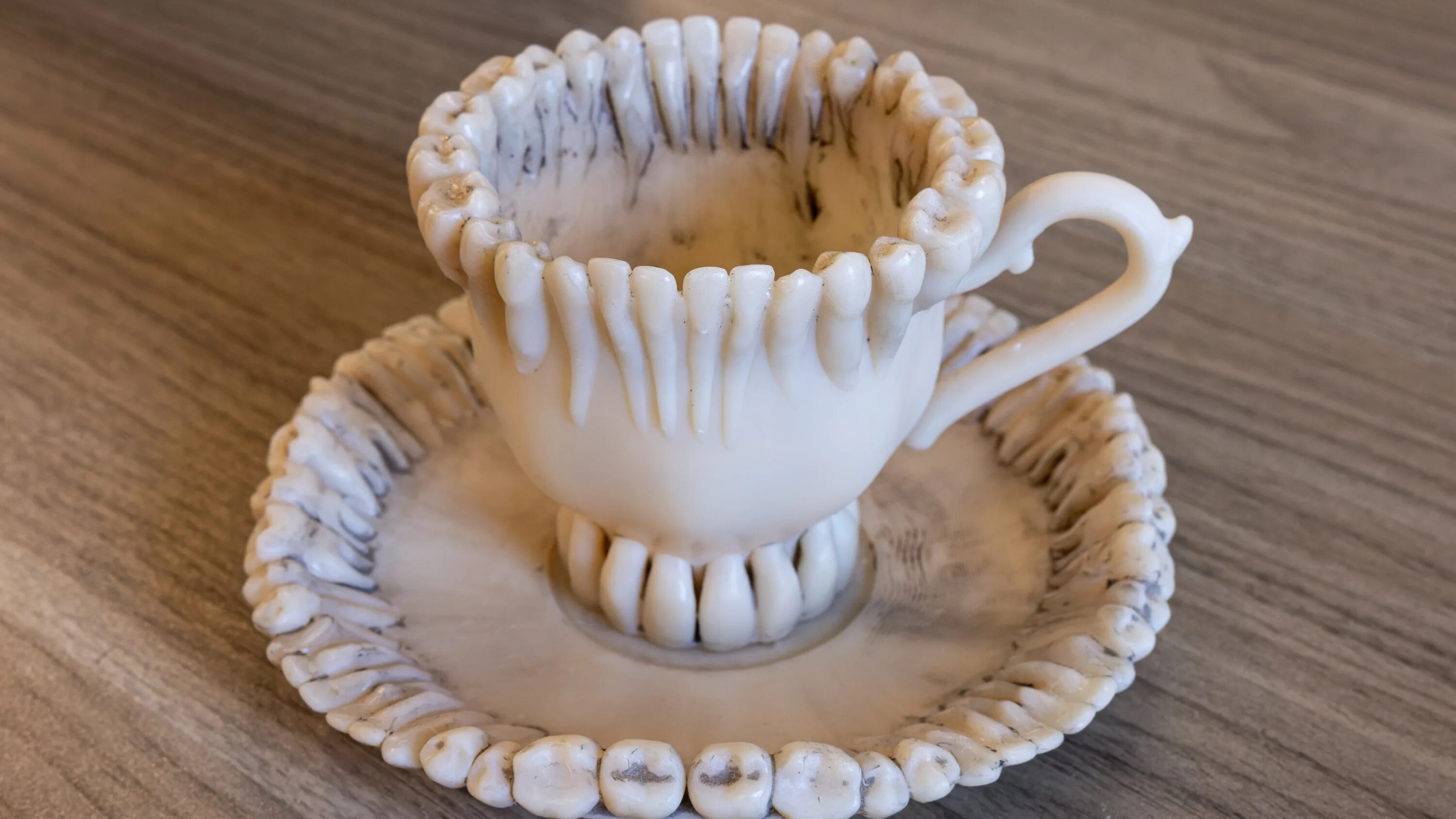 Красивые ровные белые зубы. Красивая улыбка. Улыбка с зубами. Cupped teeth. Красивая улыбка.