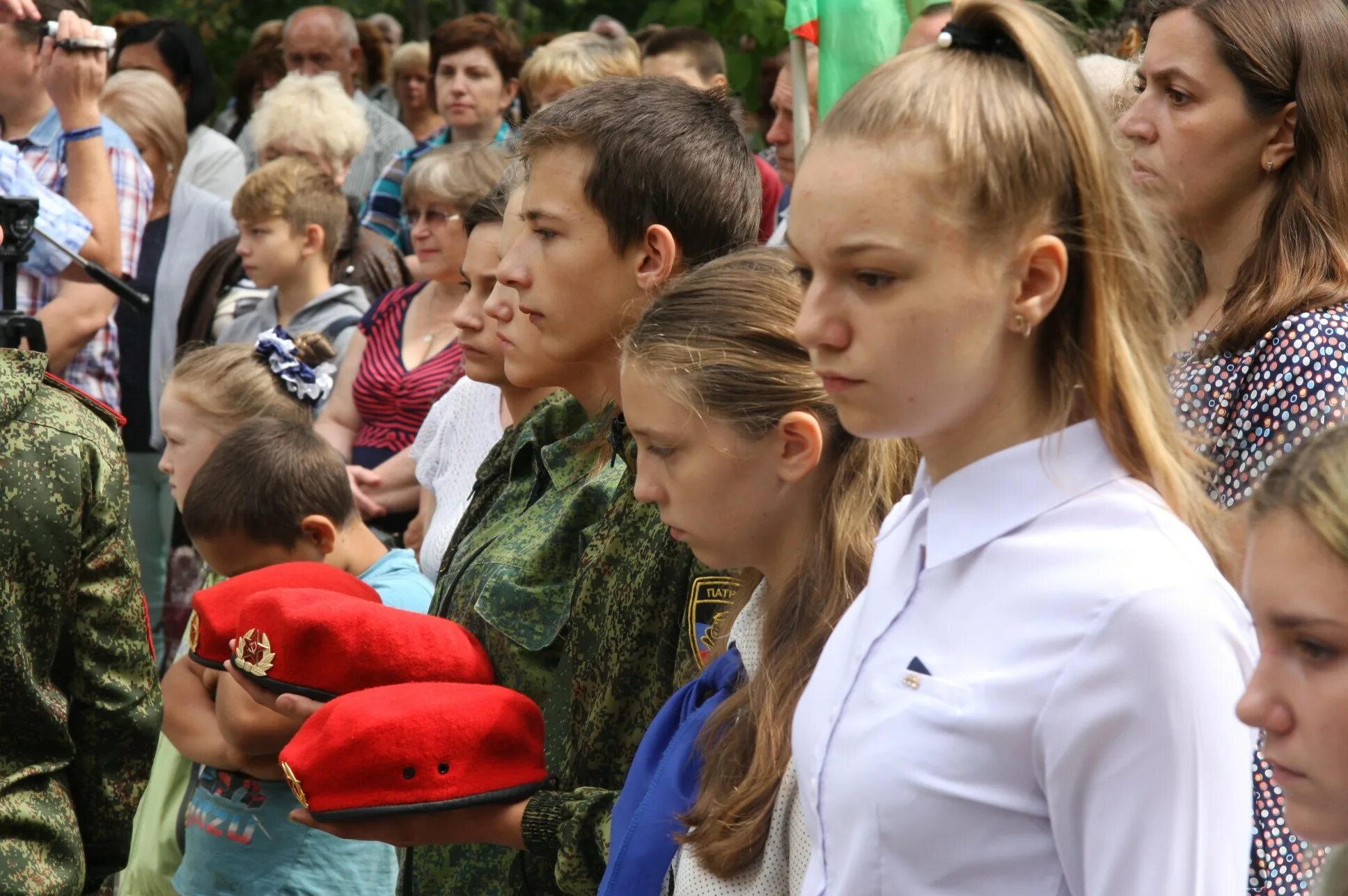 горловка калининский район. погибшие учителя в горловке. пленные днр в украине. горловка стирол сейчас. горловка фото бульвара димитрова.