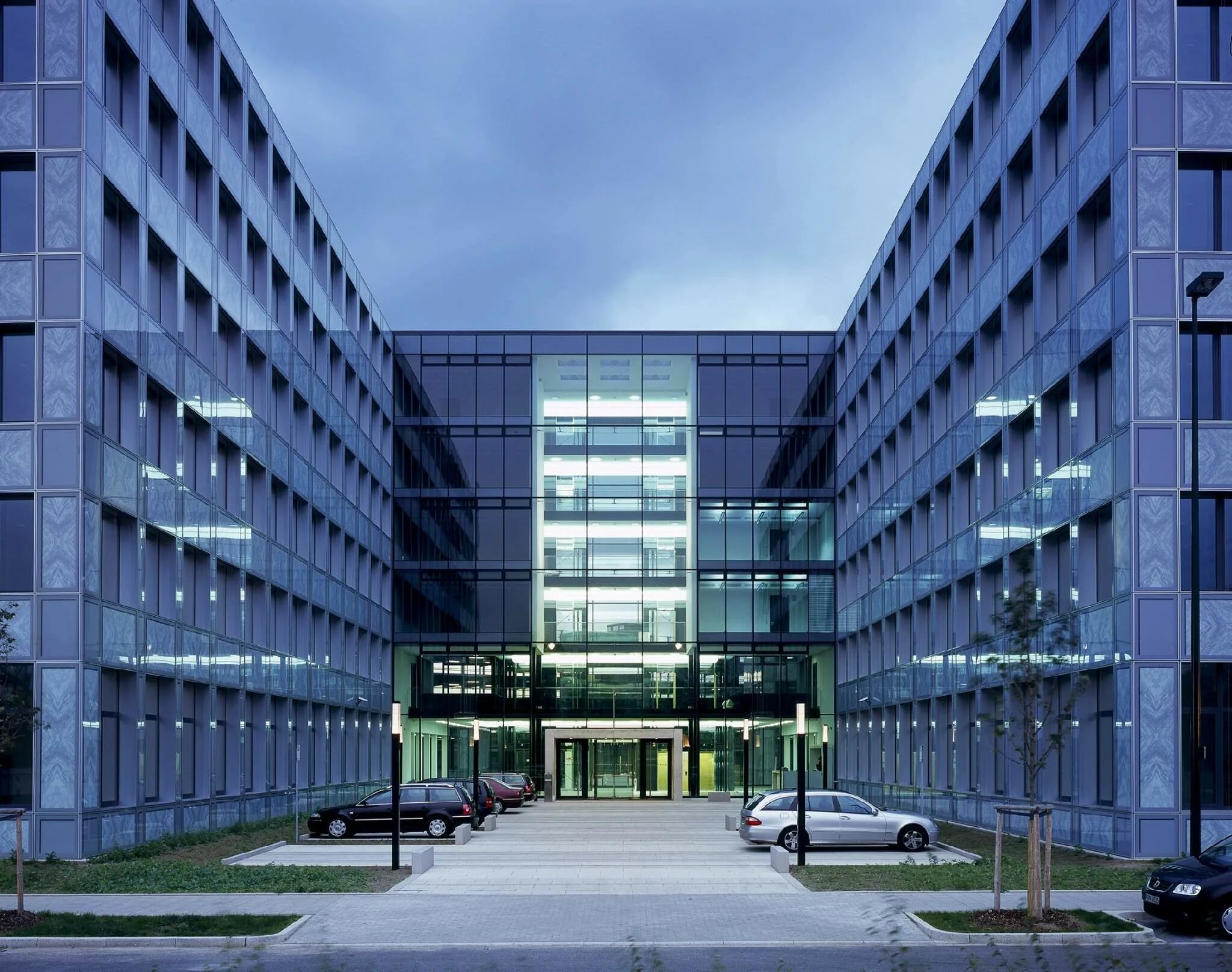 лучшие штаб квартиры. офис адидас в германии. лучшие штаб квартиры. здание майкрософт в нью-йорке. штаб-квартира adnoc (абу-даби, оаэ, 342 метра).