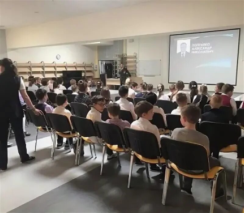 Школа 2120 каникулы. Скала в школе фото. Школа 2120 московский. Школа 2120 каникулы. 8т класс школа 2120.