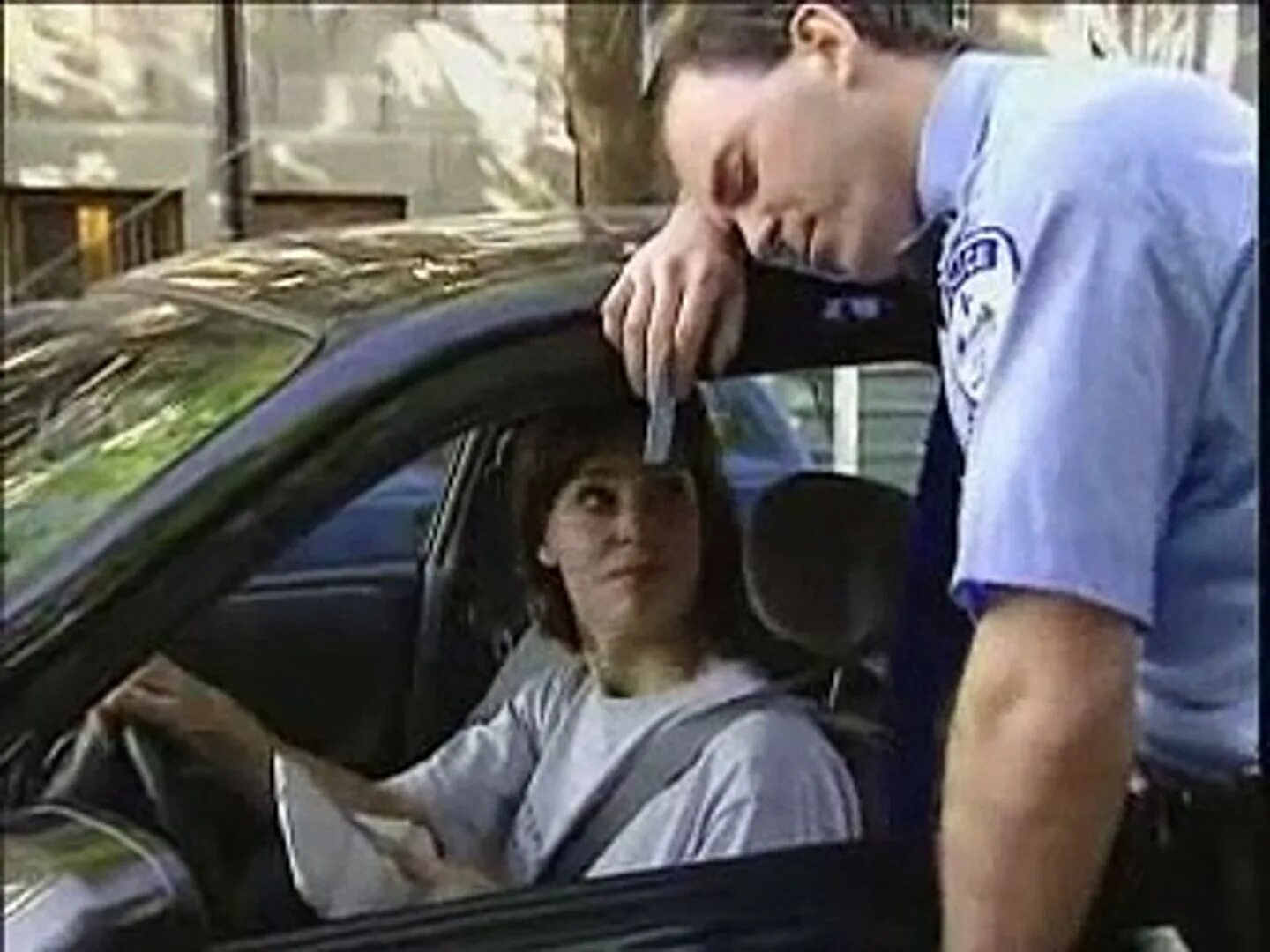 Спящие полицейские в европе. Полицейский отдыхает. Уставший полицейский. Щит полицейский. Спящая девушка милиционер.