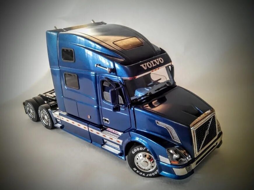 Italeri Volvo vn 780. Volvo vn 780 1/24. Volvo vn 780 Italeri, 1/24. Volvo VNL 1 43. Купить модели тягачей