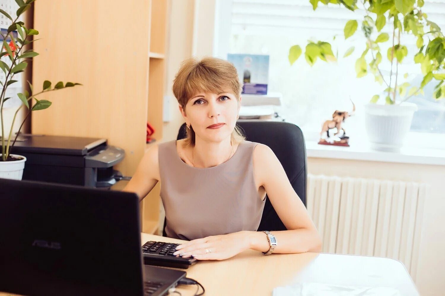 специалист по взысканию. специалист ведущий специалист. ведущий специалист на предприятии. ведущий специалист на предприятии. главный специалист и ведущий инженер разница.