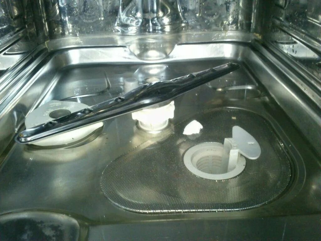 Посудомоечная машина не слила воду до конца. Посудомойка не сливает воду. Коды ошибок пмм аристон cis li 420. Поддон посудомойки электролюкс. Посудомоечная машина не слила воду до конца.
