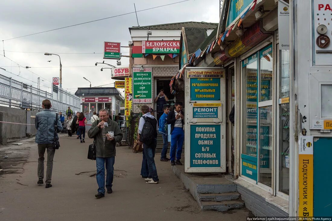 Метро царицыно районе. Радиорынок Царицыно 90-е. Рынок у метро Царицыно. Новый радиорынок Царицыно. Царицынский радиорынок 1994 год.