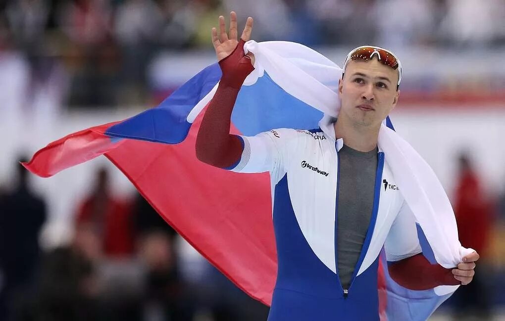 Спортсмены. Российский конькобежец чемпион. Современный российский спортсмен. Alexander ovechkin зубы. Современный российский спортсмен.