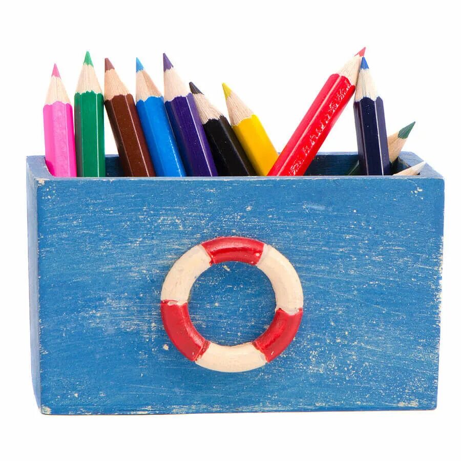 Карандаши в коробке. Коробка с карандашами. Коробка цветных карандашей. Коробка карандашей на белом фоне.