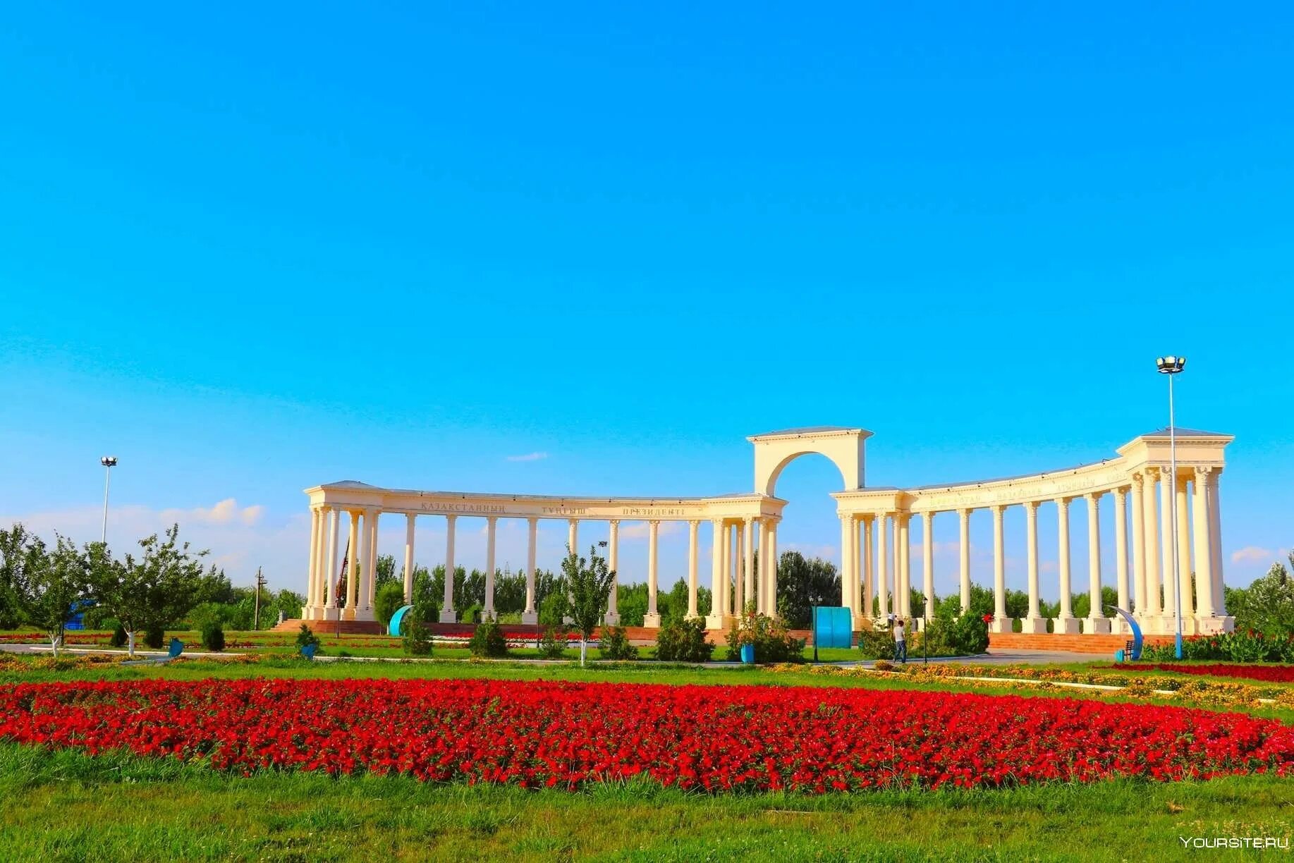 Кызылорда. Кызылорда столица казахстана. Жд вокзал кызылорда. Президентский парк кызылорда. Город кзыл-орда.