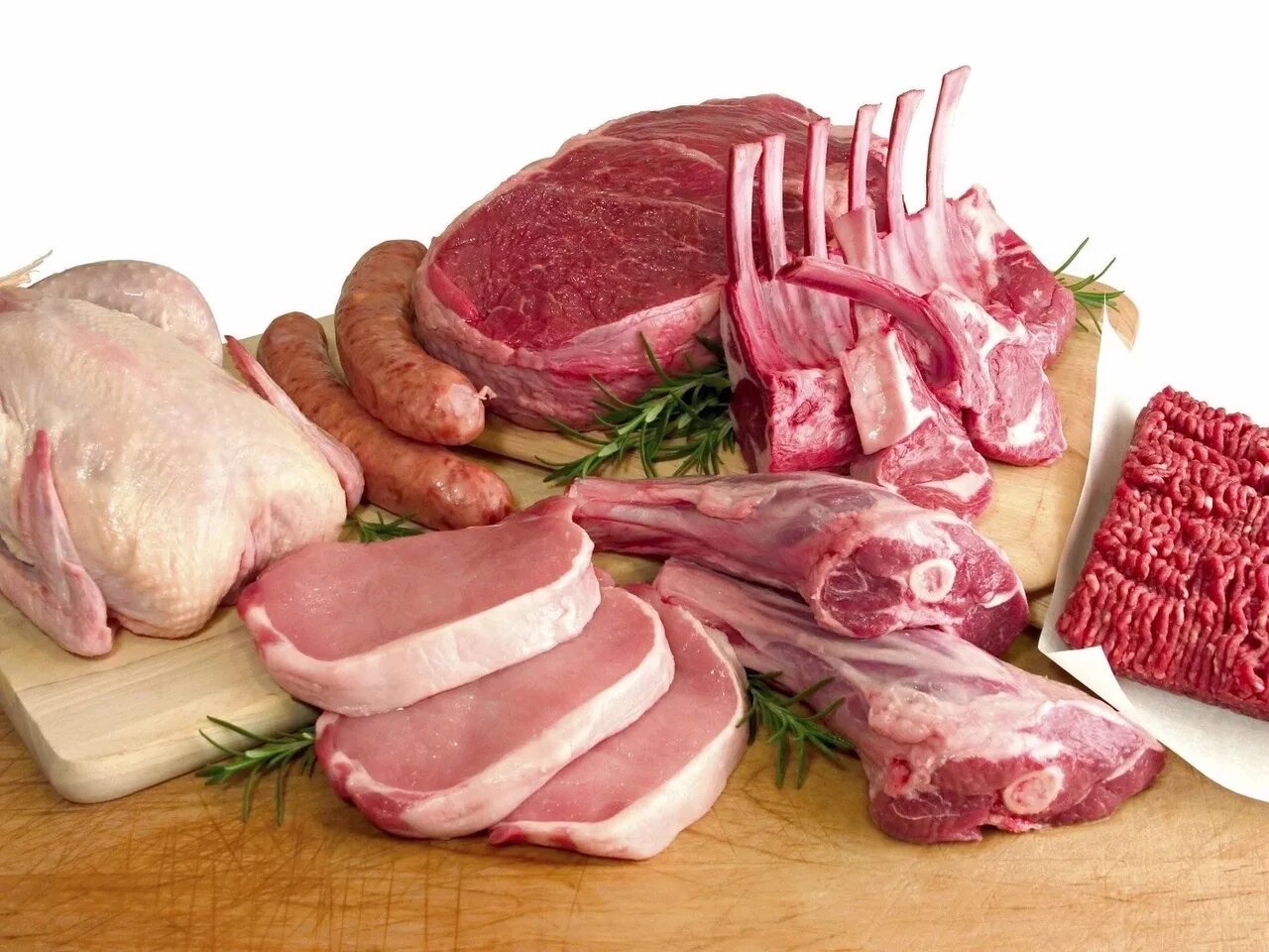 C y et. Мясо говядина свинина. Свежее мясо. Говядина свинина баранина. Мясо на белом фоне.