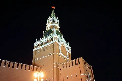 Стоит кремль